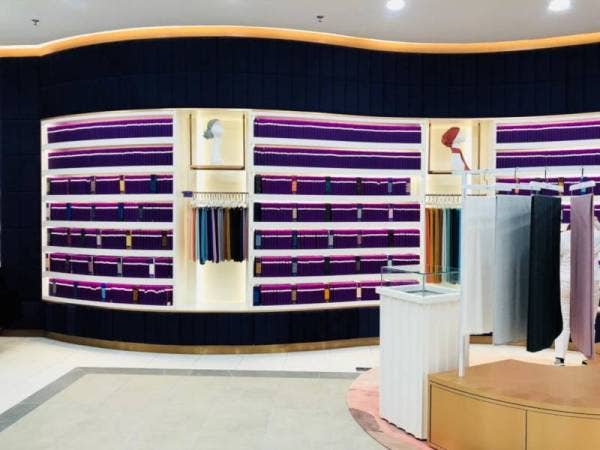 THE Duck Group yang menawarkan koleksi tudung, kosmetik, tas tangan dan aksesori.