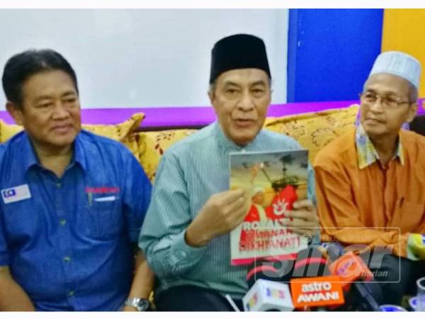 Husam (tengah) ketika memberi perjelasan isu berkaitan royalti minyak Kelantan di program Mesyuarat Agung Permulaan Koperasi Padi Wangi Negeri Kelantan Bhd di PPK Bukit Jawa, Selising, di sini hari ini.