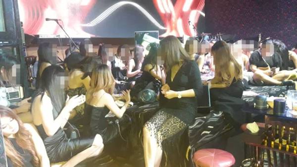 Antara yang ditahan dalam operasi di pusat hiburan terletak di Jalan Imbi, Kuala Lumpur, tengah malam semalam.