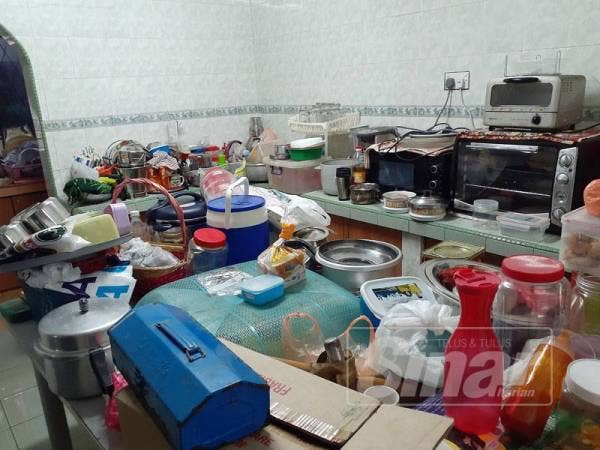 Beberapa persiapan untuk menyambut Deepavali musnah dalam kejadian banjir kilat petang semalam.