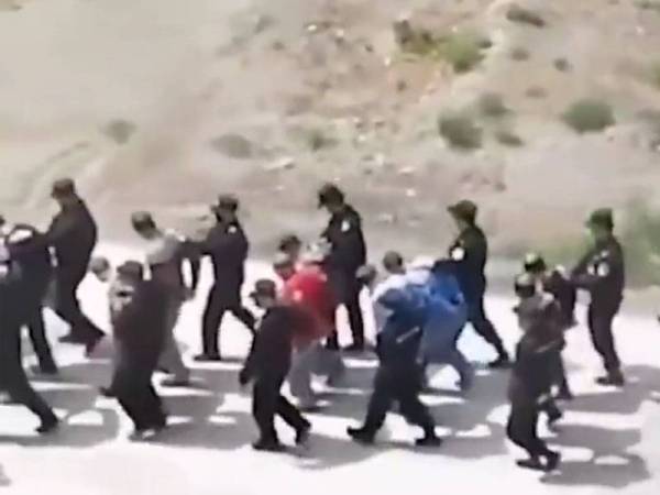 Paparan video yang menunjukkan tahanan Muslim Uighur yang ditangkap oleh CHina tanpa sebab tular di media sosial.