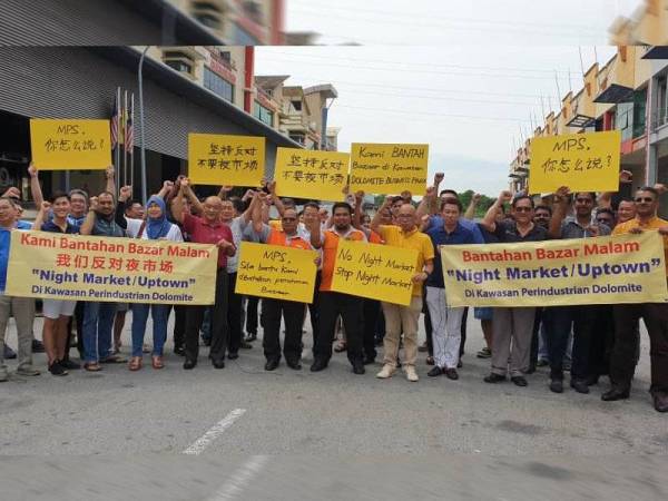 Sebahagian pengusaha Perindustrian DBP membantah perlaksanaan bazar larut malam di kawasan terbabit. 