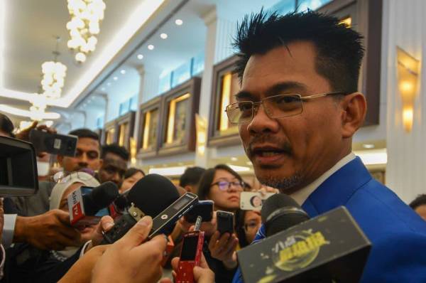 Timbalan Menteri Dalam Negeri, Datuk Mohd Azis Jamman di Parlimen hari ini. -Foto Sinar Harian SHARIFUDIN ABDUL RAHIM
