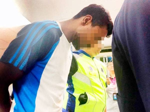 Tertuduh dihadapkan ke Mahkamah Majistret dan Mahkamah Sesyen atas tiga pertuduhan hari ini.