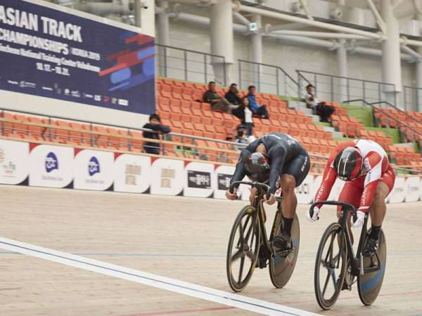 Gambar dikongsikan Azizulhasni di laman mikro Twitter miliknya pada saingan semi final Kejohanan Berbasikal Trek Asia (ACC) 2020.