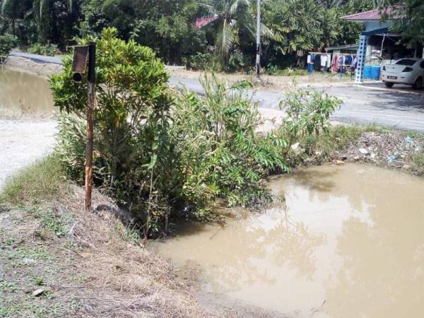 Lokasi mangsa lemas hanya kira-kira 15 meter dari rumah mereka.