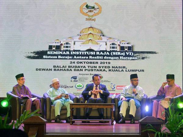 Seminar Diraja keenam (Siraj VI) dengan tema Sistem Beraja: Antara Realiti Dengan Harapan yang diadakan di Balai Budaya Tun Syed Nasir, Dewan Bahasa dan Pustaka (DBP) hari ini.