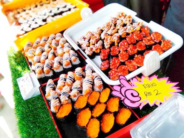 Aneka sushi Sintokyo dijual di Pesta Konvokesyen ke-32 UUM pada harga berpatutan.