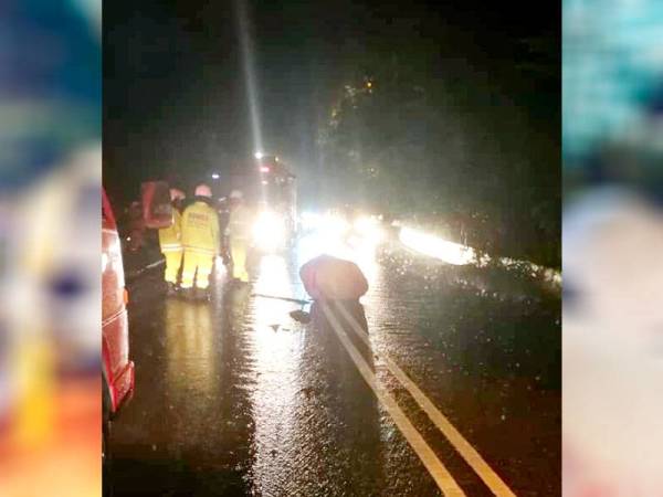 Batu tersebut telah dialihkan oleh anggota bomba yang tiba di lokasi.