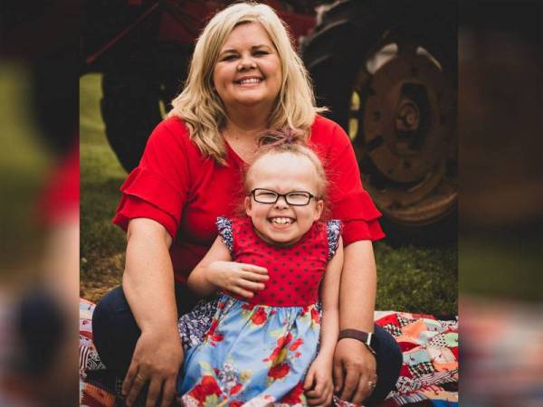 Angela Rodgers menyifatkan anaknya dilahirkan untuk menghiburkan orang ramai meskipun ada kekurangan pada dirinya.