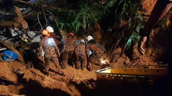 JBPM menjalankan operasi mencari dan menyelamatkan mangsa. 