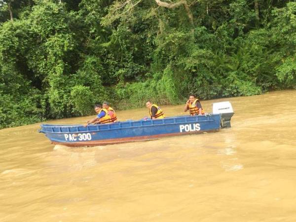 Operasi SAR yang sedang giat dijalankan di lokasi kejadian hari ini.