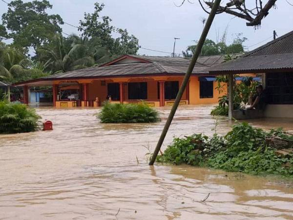Keadaan rumah mangsa banjir di Kampung Maju Jaya Pontian. - Foto Bernama