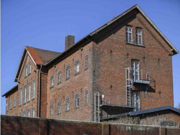 Seorang remaja lelaki dari Jerman sanggup pecah masuk penjara untuk membuktikan cintanya.