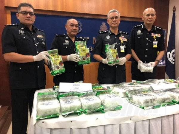 Syabu bernilai RM1.5juta dalam bungkusan teh dirampas polis bersama dengan penahanan seorang lelaki berusia 44 tahun dalam serbuan Sabtu lalu.