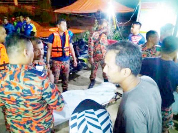 Mayat lelaki berusia 42 tahun itu ditemukan pada jam 9.50 malam oleh pasukan mencari dan menyelamat (SAR). - Foto ihsan bomba