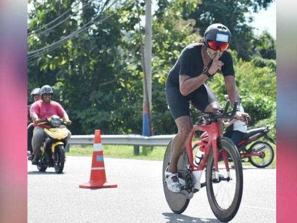 Khairy menyertai perlumbaan Ironman berjaya menamatkan pertandingan tersebut.