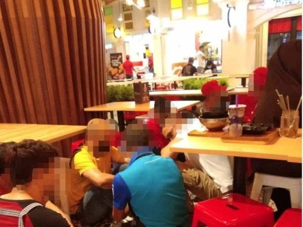 Antara warga asing yang ditahan dalam Ops Selera di premis makanan di sebuah pusat beli-belah di ibu negara semalam.