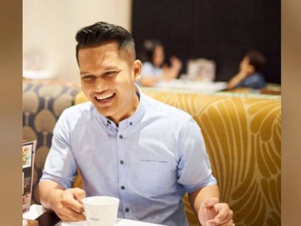 Kamal yang sanggup menolak tawaran menjadi pembaca berita dan pengacara sebuah blogger semata-mata untuk menjaga ibunya yang sakit menerima pelbagai reaksi daripada netizen.