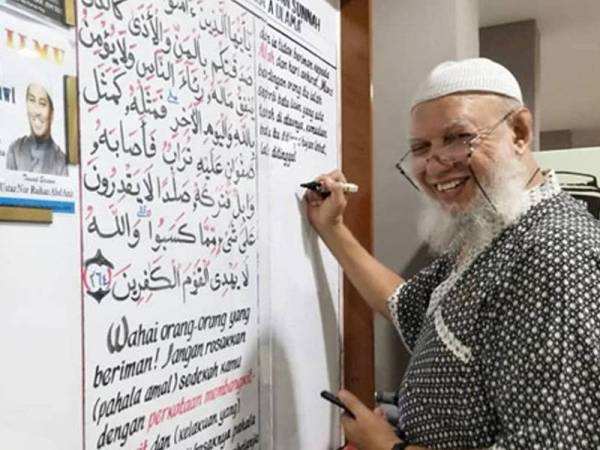 Tulisan tangan Anwar begitu kemas dan mendapat pujian ramai.