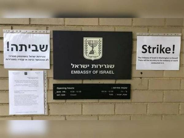 Langkah mogok serentak di konsulat dan Kedutaan Israel itu dilancarkan sejak awal semalam.