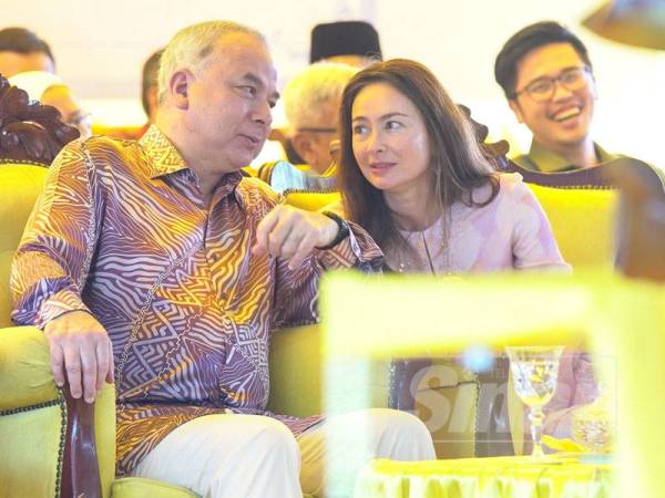 Sultan Nazrin dan Tuanku Zara menjadi kebanggaan seluruh rakyat Perak. - Foto Pejabat Menteri Besar Perak
