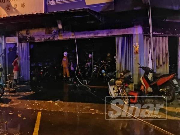 Sebanyak 50 motosikal musnah dalam kebakaran sebuah bengkel di Jalan Tenaga awal pagi tadi.