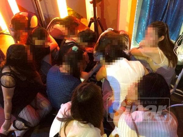 Sebahagian gadis warga asing yang ditahan dalam Op Noda di sebuah restoran di Pandan Indah, Tasik Tambahan, Ampang malam tadi.