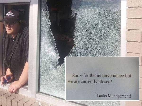 Kesan tembakan di cermin sebuah restoran terbabit.