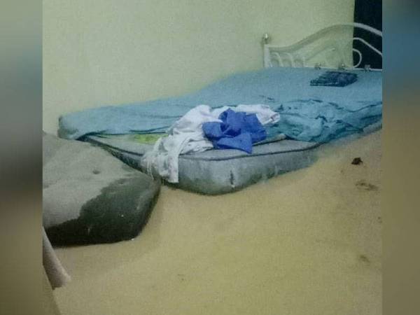 Keadaan perabot yang ditenggelami air.