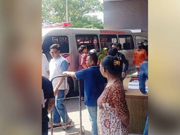 Anaknya meratapi pemerigan ibu kesayangannya yang pergi buat selamanya meruntun hati netizen yang melihatnya.