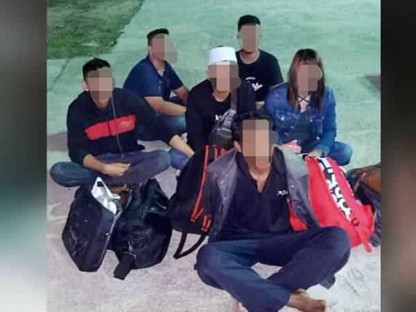 Kesemua warga Indonesia ditahan ketika cuba menyusup keluar dari perairan negara. Foto - PPW Wilayah 2