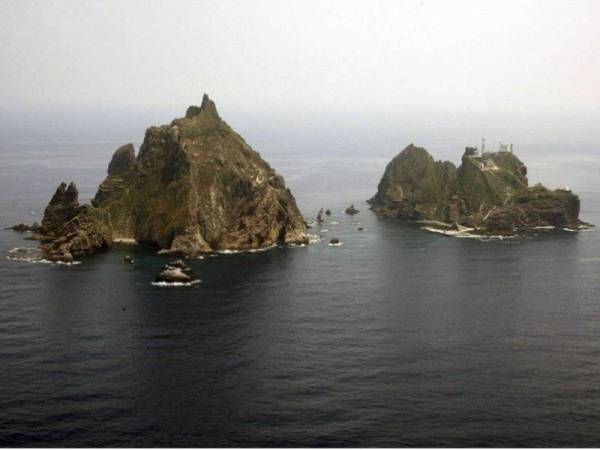 Helikopter itu dilaporkan terhempas kira-kira dua minit selepas ia berlepas dari Dokdo.