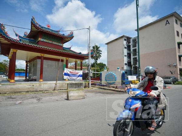 Kelulusan pembinaan tokong milik sebuah pertubuhan baru-baru ini turut diragui dan seolah-olah cuba memaksa kerajaan mengecilkan jajaran kelebaran laluan dalam projek pelebaran Jalan Selayang Baru yang hendak dilaksanakan DBKL. -Foto Sinar Harian SHARIFUDIN MOHD RAHIM