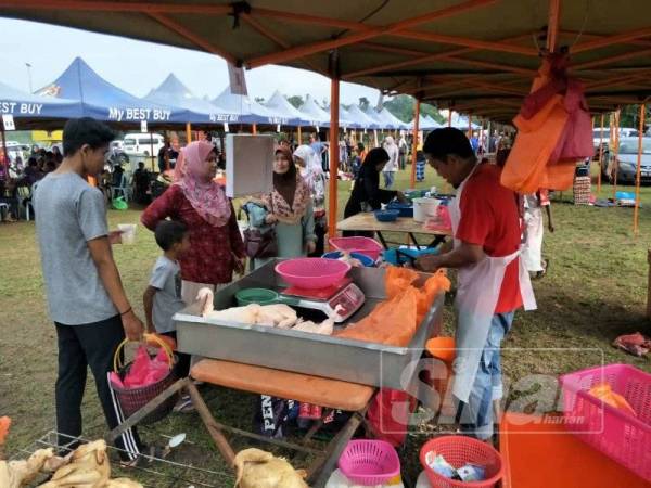 Bazar Peduli Rakyat meriah dengan kehadiran pengunjung setempat.