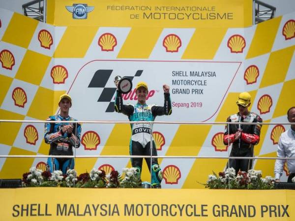 Dalla Porta yang bermula dari grid ketujuh memenangi perlumbaan Moto3, GP Malaysia 2019 di Litar Antarabangsa Sepang hari ini. - Foto Bernama