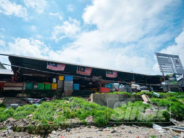 Pelaksanaan tiga projek berkait rapat dengan pembangunan bersepadu Pasar Harian Selayang perlu disiapkan serentak bagi menyelesaikan segala aspek permasalahan di situ seperti kebersihan, kesesakan lalu lintas dan lambakan peniaga asing. - FOTO SHARIFUDIN ABDUL RAHIM
