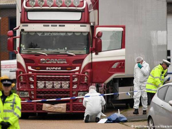 Kematian 39 migran termasuk lapan wanita dipercayai rakyat Vietnam mendapat perhatian dunia.