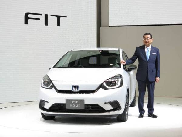 KETUA Pegawai Eksekutif Honda,Takahiro Hachigo memperkenalkan kereta Honda E ketika di Tokyo Motor Show 2019.