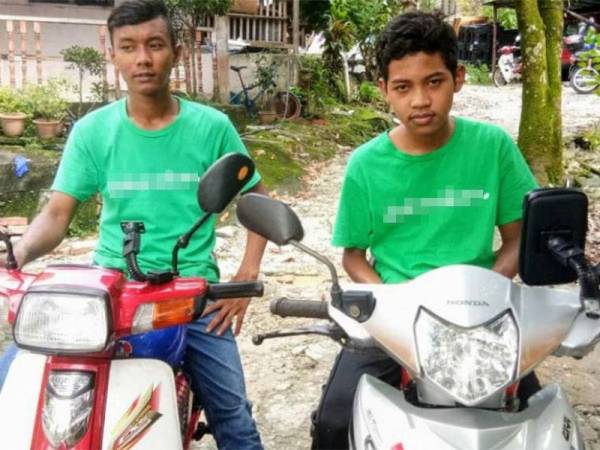 Abangnya, Ikhwan (kiri) turut bekerja sebagai penghantar makanan.