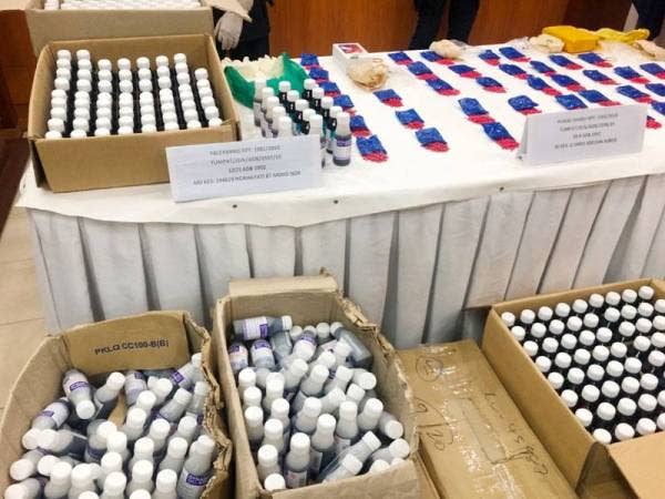 Pil kuda dan ubat batuk yang dirampas.