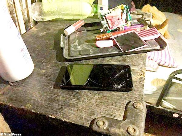 Telefon pintar milik Nong.