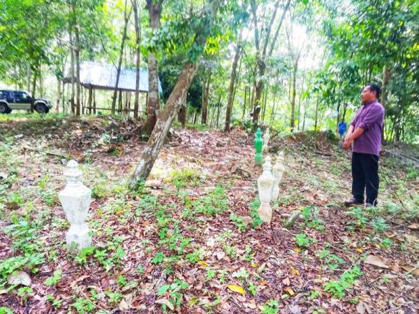 Antara 14 kubur yang terdapat di Kubur Pahlawan Medan.