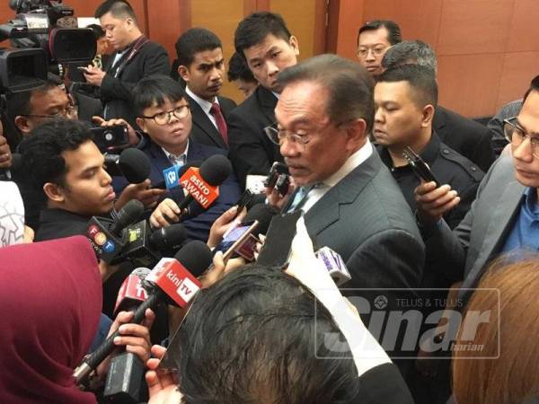 Anwar ketika ditemui wartawan di lobi Parlimen hari ini.