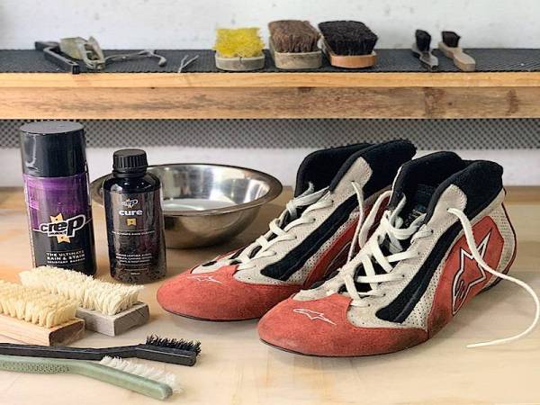MATERIAL yang digunakan untuk mencuci kasut pelanggan seperti sabun jenama Crep Protect.