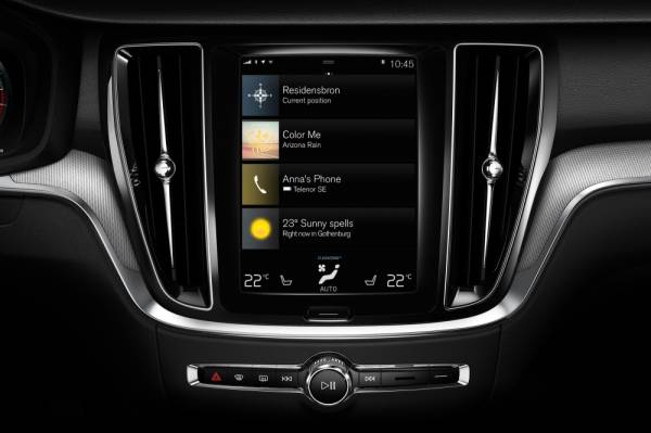 SISTEM infotainmen disokong dengan sambungan kepada Apple CarPlay dan Android Auto.