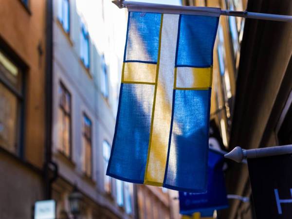SWEDEN sedang berkembang menjadi negara tanpa tunai pertama di dunia menjelang 2023 apabila memperkenalkan mata wang digitalnya sendiri pada 2021 nanti.
