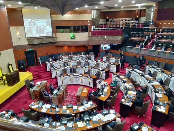 Loy Sian menjawab pertanyaan lisan pada sidang DUN yang berlangsung hari ini.
