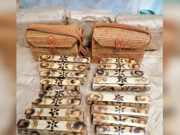 Sebahagian barangan yang ditahan di Kompleks Kargo Lapangan Terbang Antarabangsa Langkawi kerana tidak mempunyai permit import yang sah.