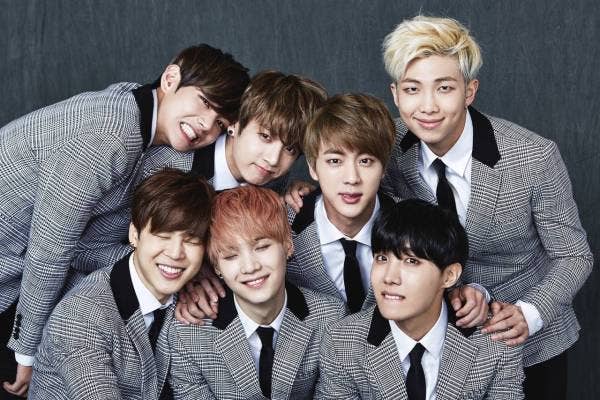 BTS menjadi artis Korea Selatan pertama menduduki carta Billboard 200 selama setahun mencatatkan satu lagi rekod dalam kerjaya mereka yang dipenuhi pelbagai kisah kejayaan.